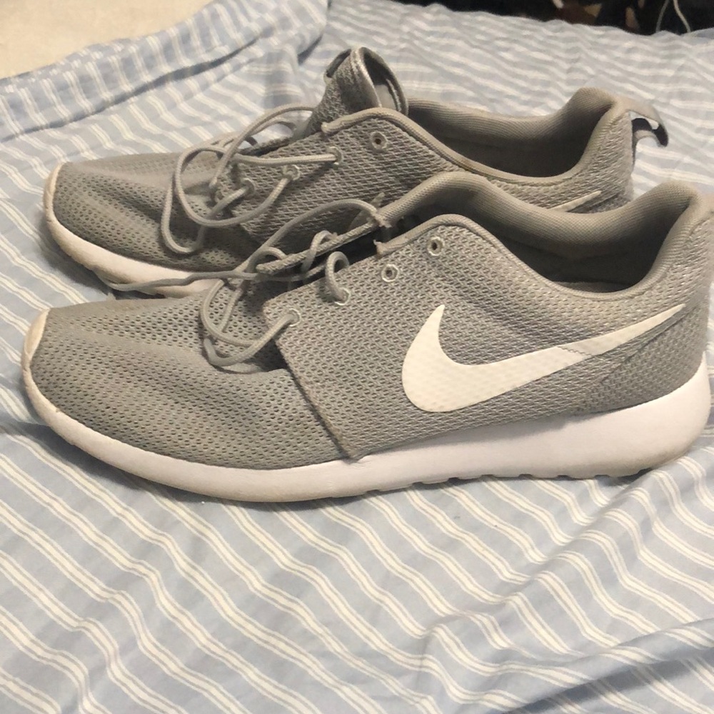 shoes - Picture 3 of 4